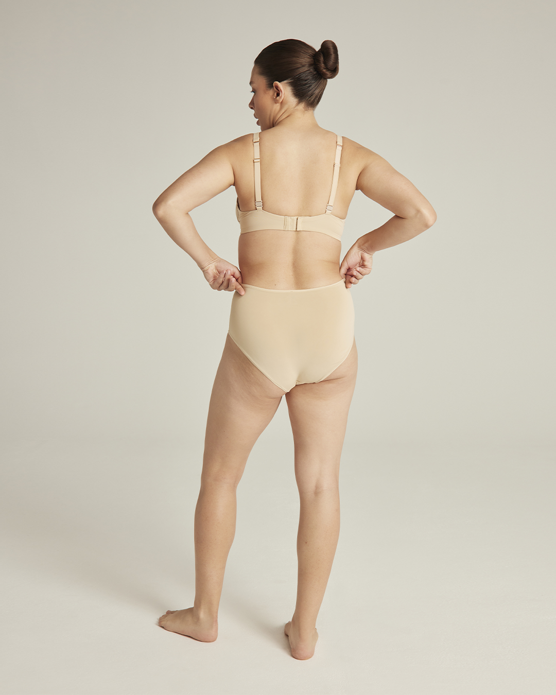 Slip elasticizzato a vita alta / Bare 01
