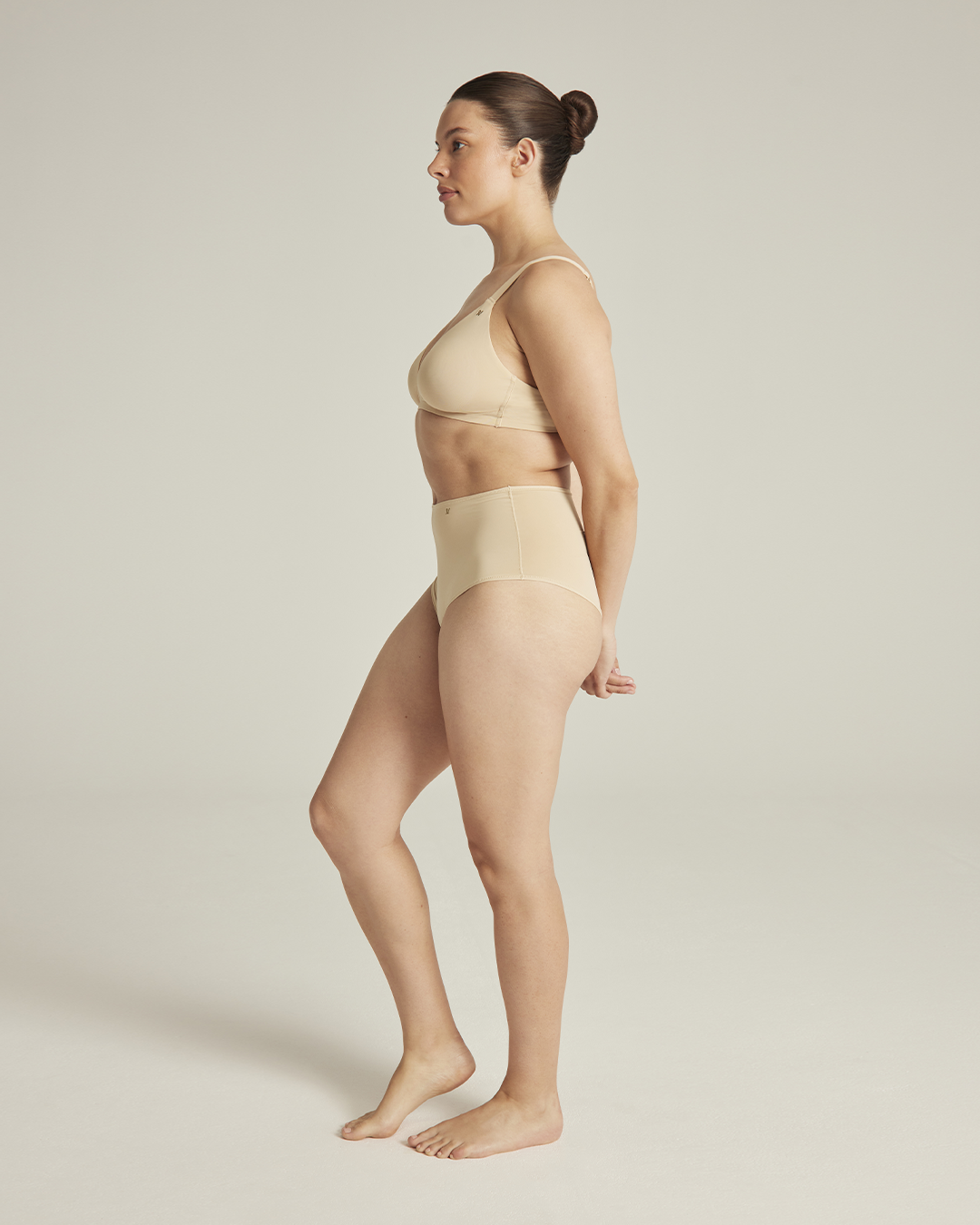 Slip elasticizzato a vita alta / Bare 01