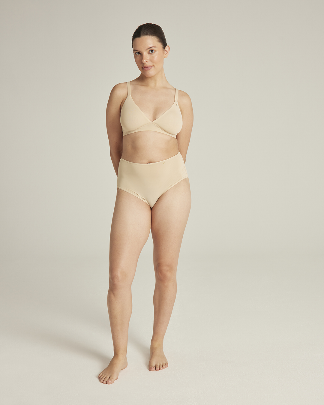 Slip elasticizzato a vita alta / Bare 01