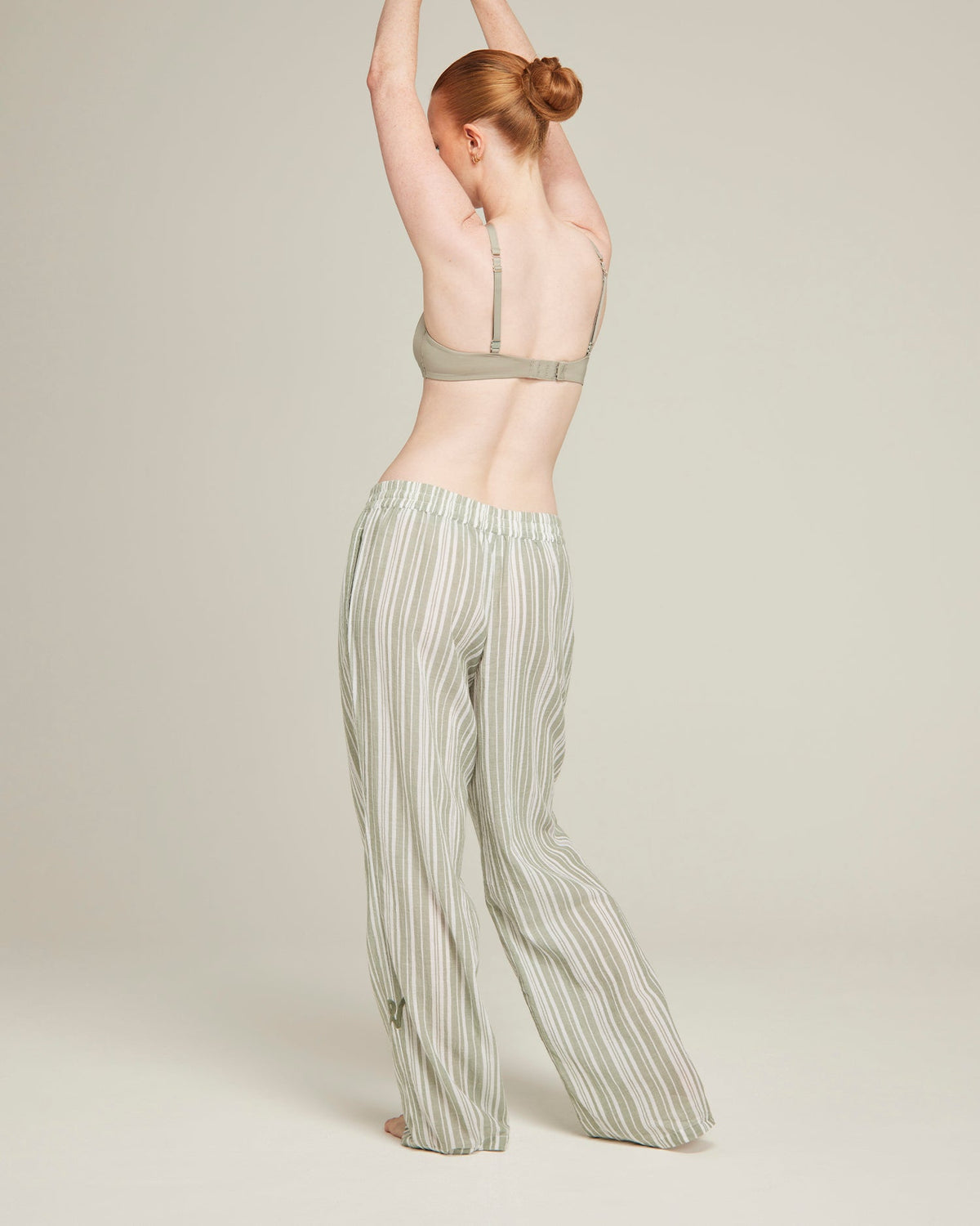 Pantalon classique à rayures sauge