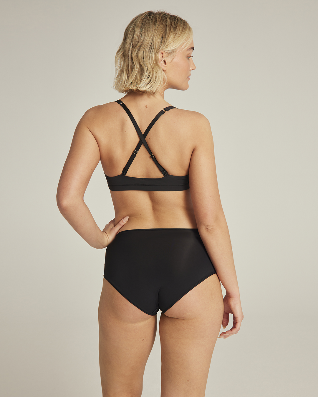 Reggiseno con scollo a barchetta / Nero