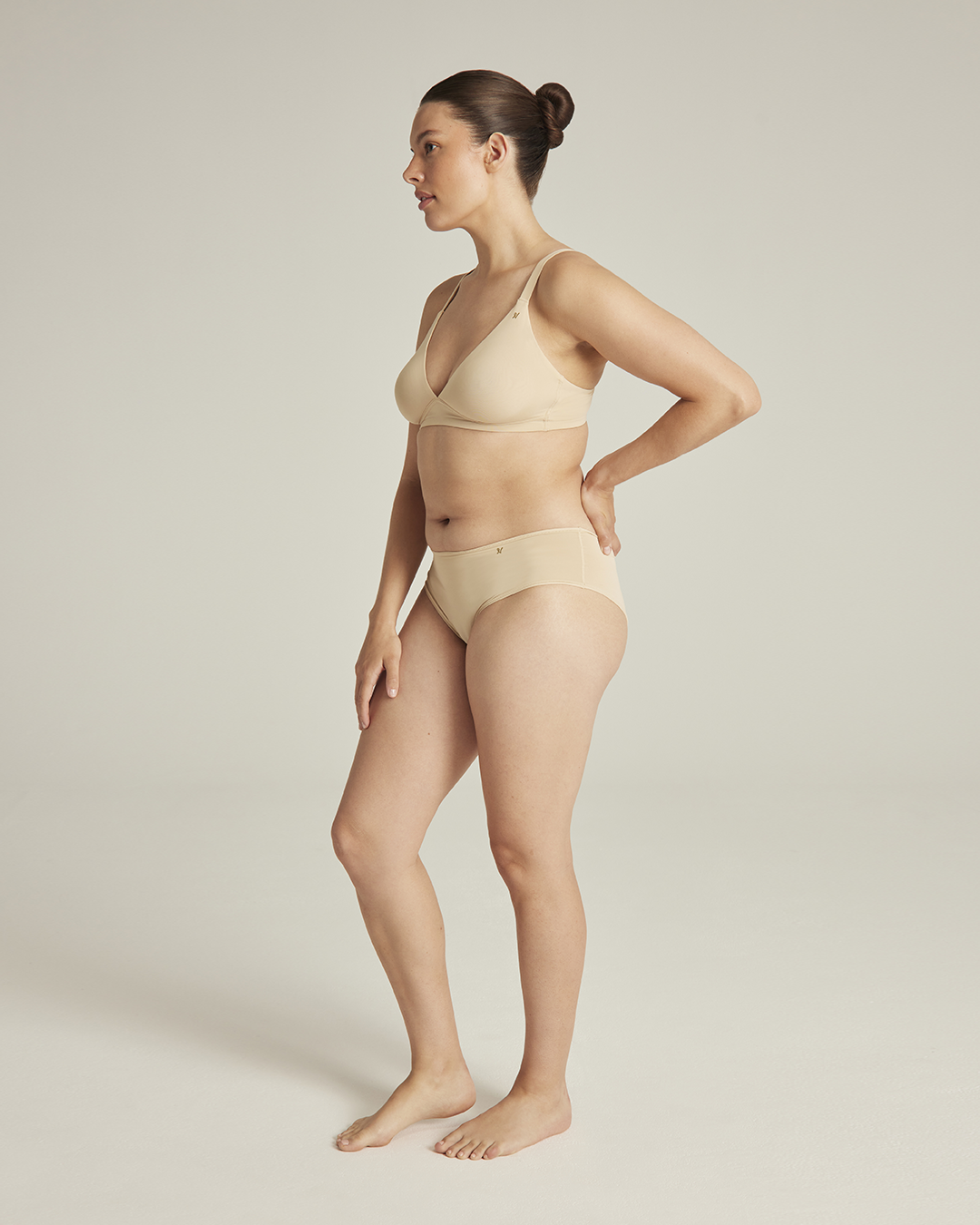 Slip bikini a vita media / Bare 01